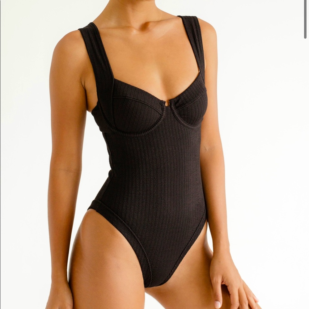 New never worn Wanderlust “Claude” 1 piece ribbed black swimsuit - size small